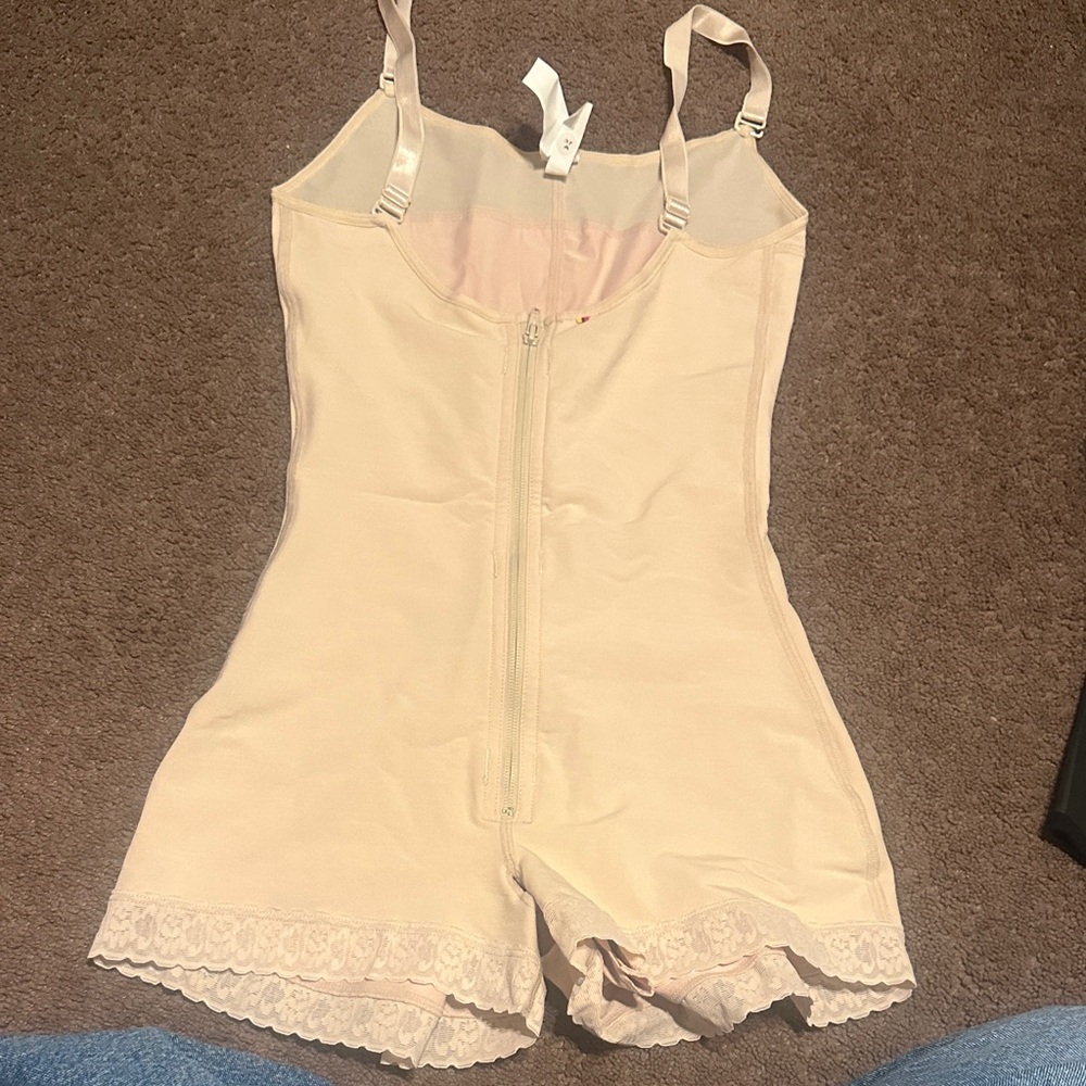 Women's Cream Lace Trim Shapewear